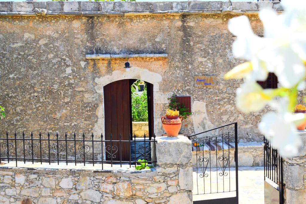 Anna'S Stone House Villa Megala Chorafia ภายนอก รูปภาพ